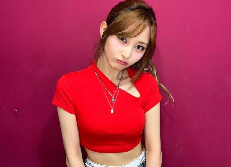 Chowon (ICHILLIN’) Profile, Age, Birthday, Height, & Facts