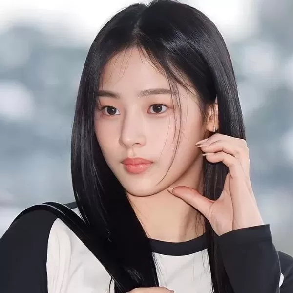 Minji (NewJeans) Profile, Age, Birthday, Height, & Facts