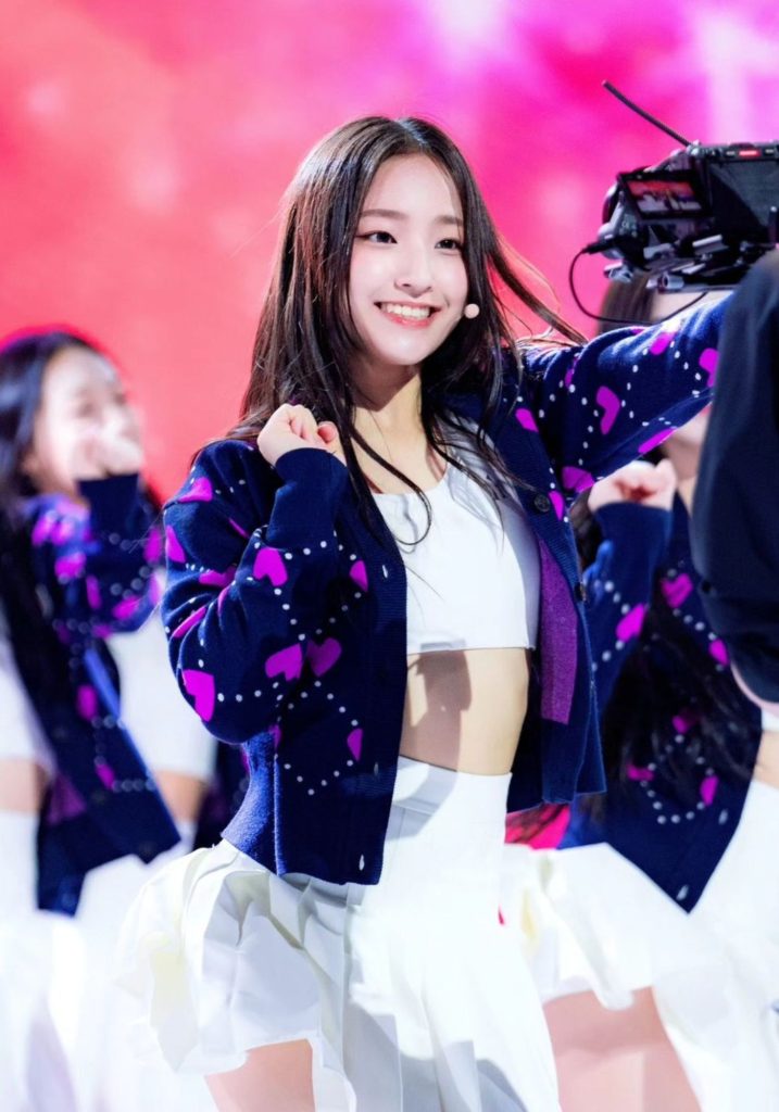 Bang Yunha (UNIS) Profile, Age, Birthday, Height & Facts