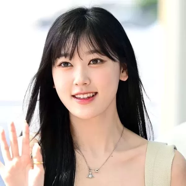 Choerry (ARTMS, LOONA) Profile, Age, Birthday, Height, Facts