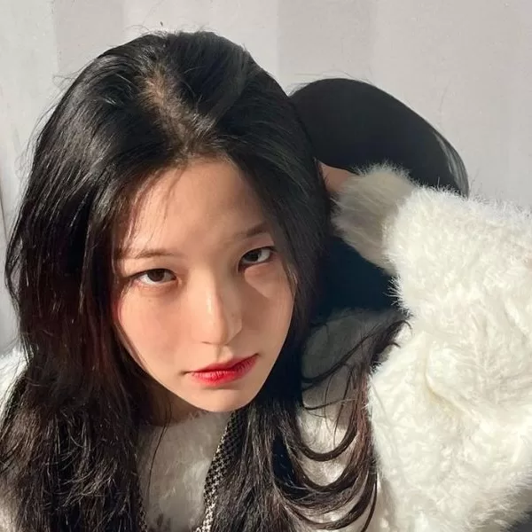 Baek Jiheon (fromis_9) Profil, Alder, Bursdag, Høyde