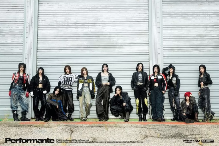 Hatchi! (tripleS) Members