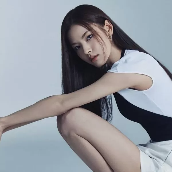 Mai (izna) Profile, Age, Birthday, Height, & Facts