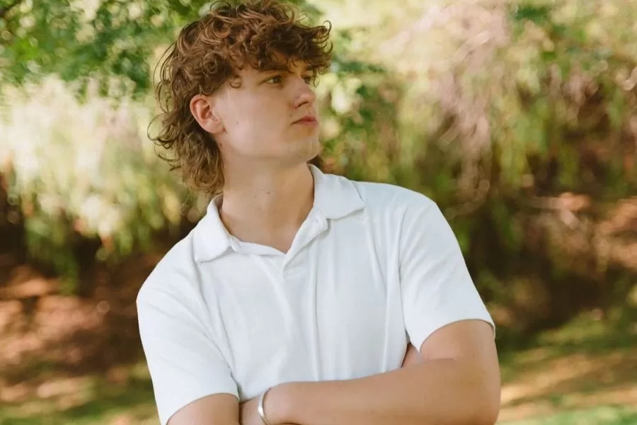 Olly (Dear Alice Member)