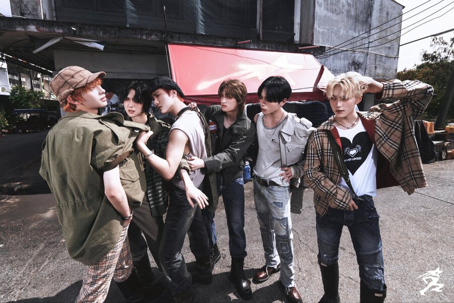 E-VAN (DAILY:DIRECTION) Profile, Bio, & Facts